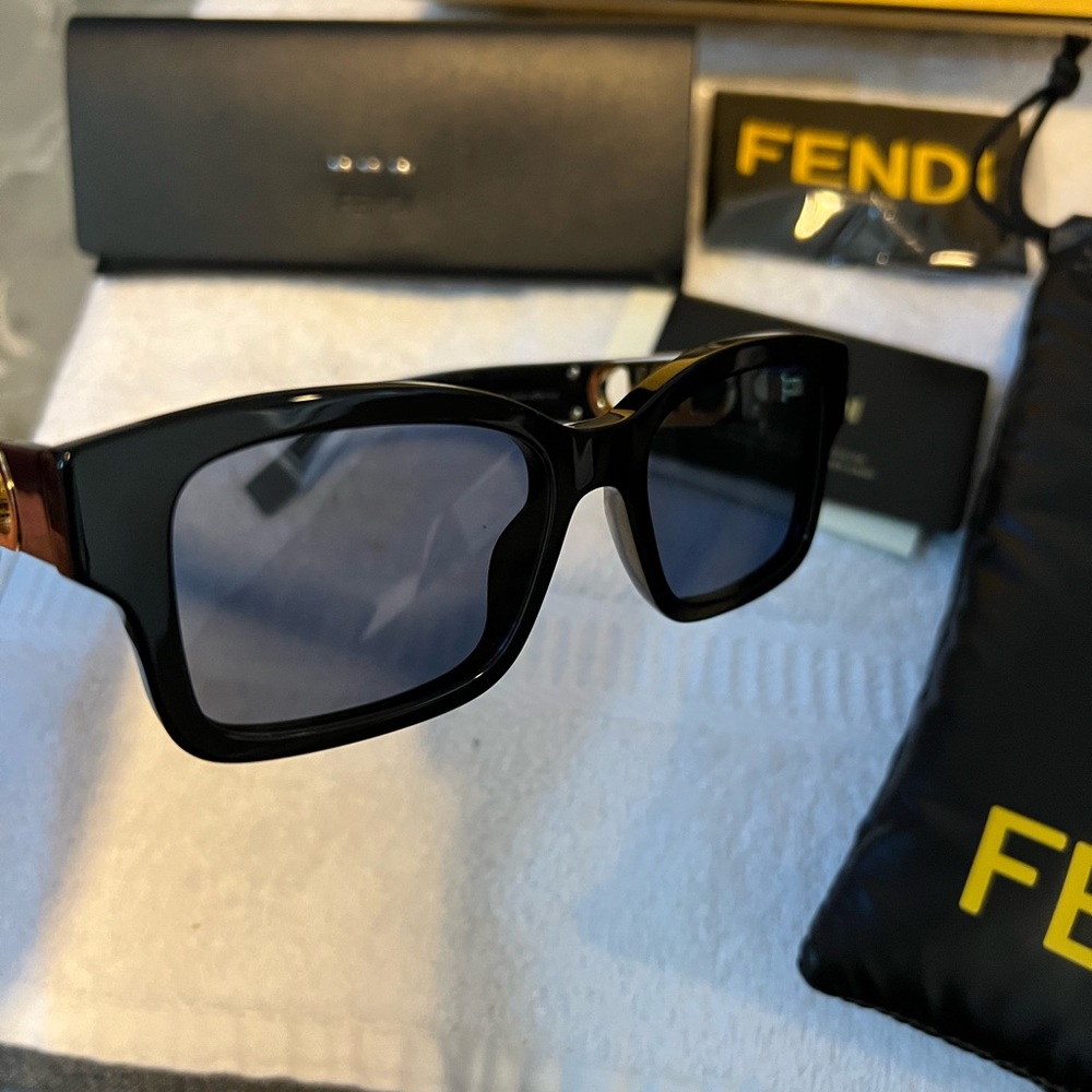 Mens Fendi Sunglasses - Picture 2 of 8